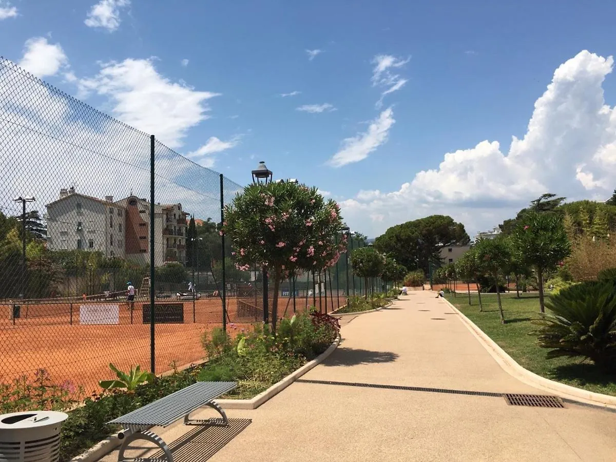 Appartements Cannes 0*,